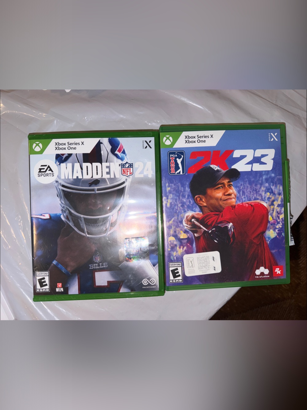 EA Sports Madden NFL 24 & PGA Tour 2K23 Xbox One/Xbox Series X - Green Case